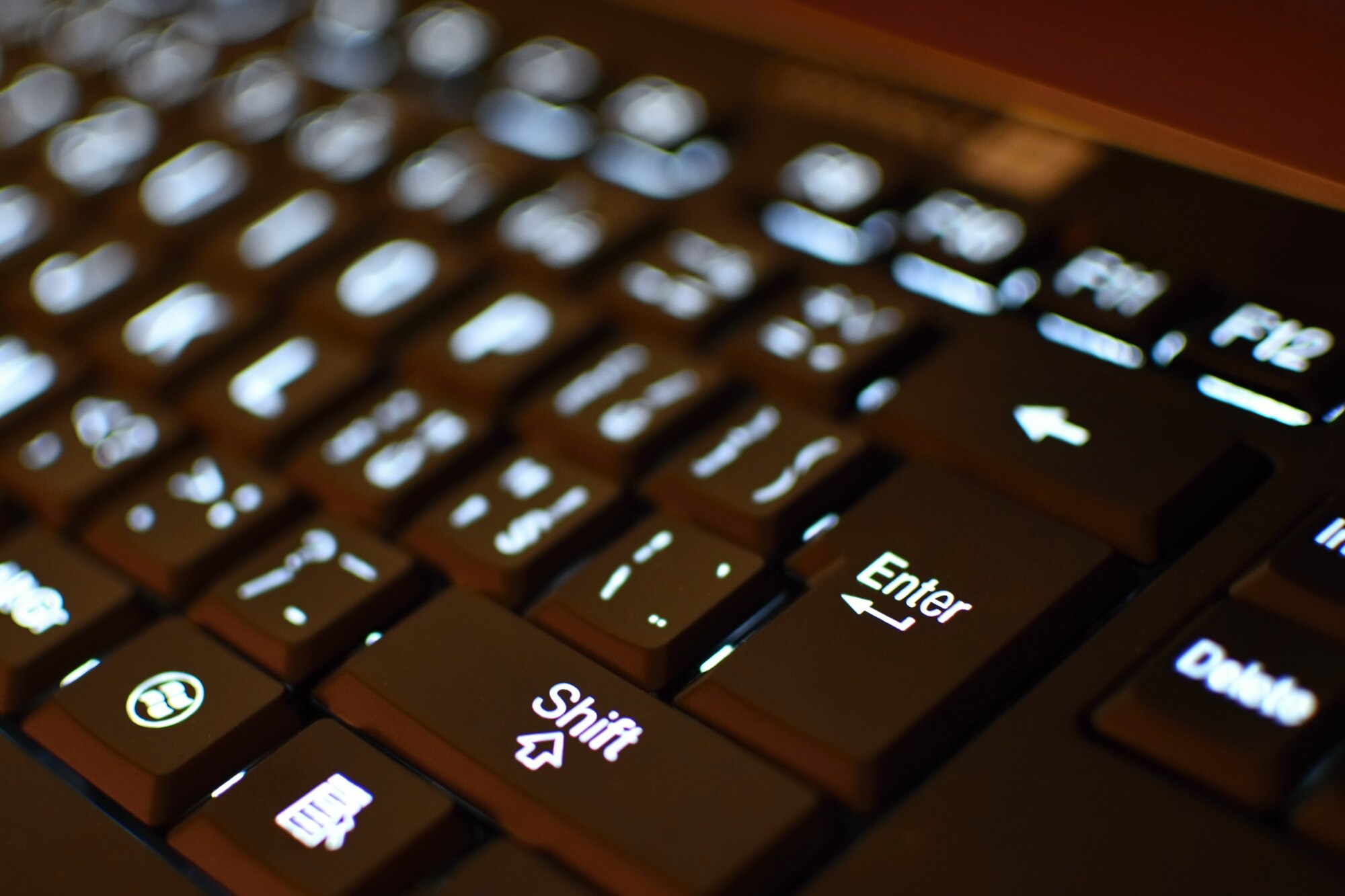 Detalle de teclado e iluminación